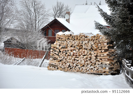 Stack of chopped fire woods 95112666