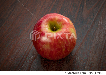 Red apples from Nagano Prefecture, Shinano Dolce 95113945