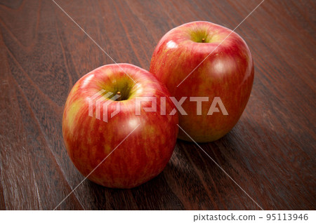 Red apples from Nagano Prefecture, Shinano Dolce 95113946