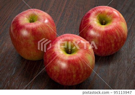 Red apples from Nagano Prefecture, Shinano Dolce 95113947