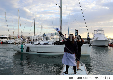 yacht race departure 95114145