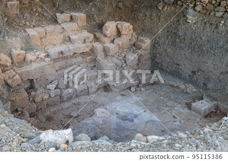 Archaeological excavations of Macedonian tombs near the city Vergina (ancient city of Valla) Greece Archaeological excavations of Macedonian tombs near the city Vergina (ancient city of Valla) Greece 95115386