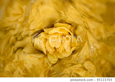Potato chips with salt inside foil bag package Potato chips with salt inside foil bag package 95115703