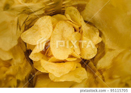 Crispy potato chips with salt inside foil bag package Crispy potato chips with salt inside foil bag package 95115705