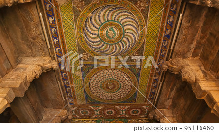 Colorful Paintings on the Amrutha Kalasa Garudar Samadhi Temple inside the Campus of Ranganathaswami Temple, Srirangam, Trichy, Tamilnadu, India. 95116460