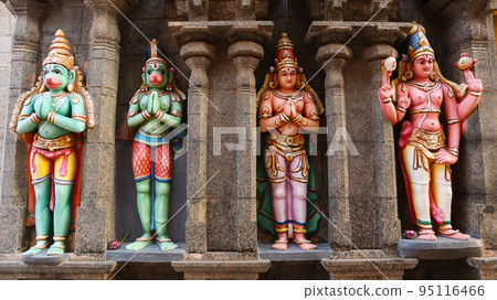 Sculptures of Hindu God and Goddess on the Paramapadha Vasal, Sri Ranganathaswamy Temple, Srirangam, Trichy, Tamil Nadu, India 95116466