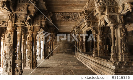 Sculptured Pillars of Vellore Fort Temple, Vellore, Tamilnadu, India. 95116526