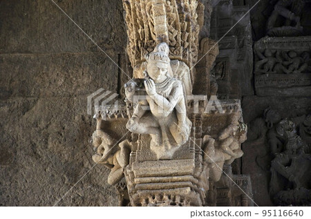 Carved idols on the Vadodari Gate, also known as the western gate, located in Dabhoi, Gujarat, India Carved idols on the Vadodari Gate, also known as the western gate, located in Dabhoi, Gujarat, India 95116640