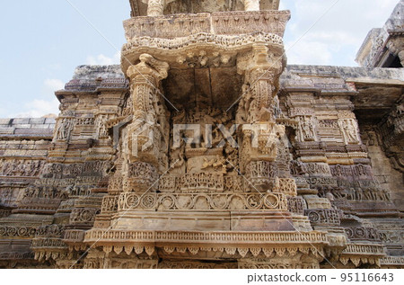Beautifully carved Hira Bhagol or Gate, the eastern gate named after it's architect, Hiradhar, located in Dabhoi, Gujarat, India 95116643