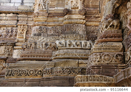 Beautifully carved Hira Bhagol or Gate, the eastern gate named after it's architect, Hiradhar, located in Dabhoi, Gujarat, India 95116644