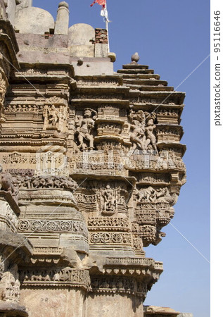 Beautifully carved Hira Bhagol or Gate, the eastern gate named after it's architect, Hiradhar, located in Dabhoi, Gujarat, India 95116646