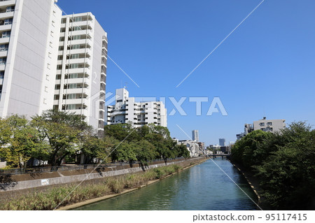 Tennocho housing complex in front of Tennocho station on the Sotetsu line Tennocho housing complex in front of Tennocho station on the Sotetsu line 95117415
