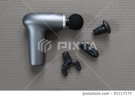 A massage gun for athlete with four different attachment without the brand name 95117575
