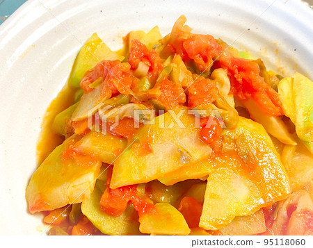 中國家常菜，西紅柿炒瓜（水煮瓜和番茄） 95118060