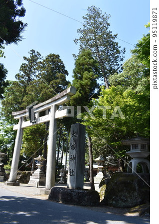 Oshiro Shrine in spring 95119871
