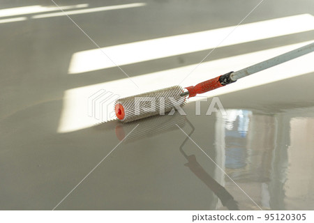 Self-leveling epoxy. Leveling with a mixture of cement floors. 95120305