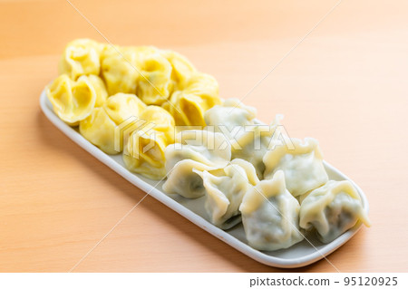 Steamed Corn and meat dumpling Steamed Corn and meat dumpling 95120925