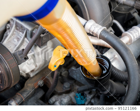 [汽車]換油工作/添加新油 95121166