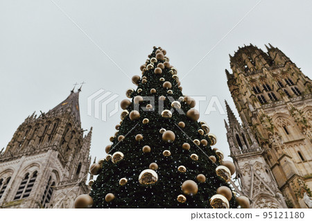 Decorated Christmas tree and cathedral in Rouen Decorated Christmas tree and cathedral in Rouen 95121180