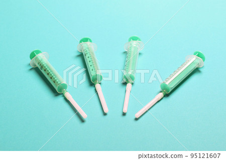 Top view of medical syringes on colorful background. Health care concept with copy space Top view of medical syringes on colorful background. Health care concept with copy space 95121607