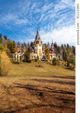 Peles castle autumn view, Sinaia, Romania 95122960