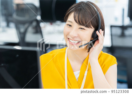 Young business woman working in a call center 95123308
