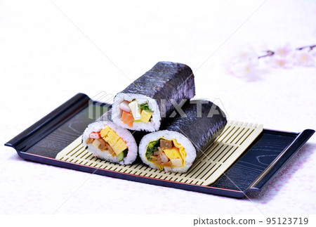 Eho-maki seaweed roll sushi roll Setsubun image material 95123719