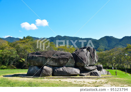 Asuka Village Ishibutai Tomb 95123794