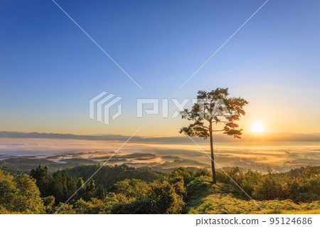 Sea of clouds and sunrise from Miharashiso in Ugo Town Sea of clouds and sunrise from Miharashiso in Ugo Town 95124686