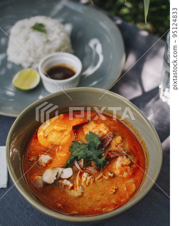 Bowl of Asian curry cocos soup 'Laksa' Bowl of Asian curry cocos soup 'Laksa' 95124833