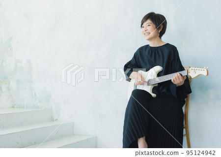 Guitar classroom lessons 95124942