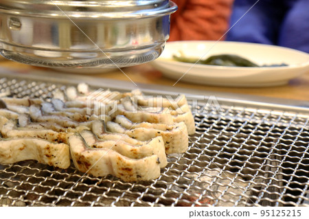 烤鰻魚（韓國料理） 95125215