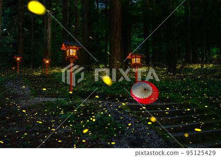 Lantern, hotaria parvula and Japanese umbrella 95125429