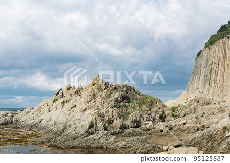 ocean shore with rocks of columnar basalt, Cape Stolbchaty on Kunashir Island ocean shore with rocks of columnar basalt, Cape Stolbchaty on Kunashir Island 95125887