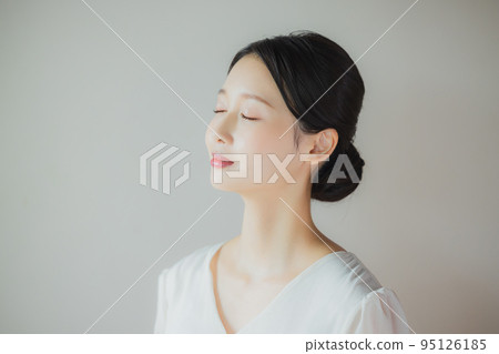 女性美灰色背景 95126185