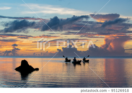 石垣島的夕陽 95126918