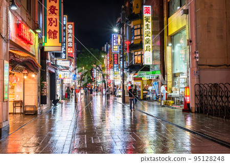 “神奈川縣”橫濱中華街/雨後夜景 “神奈川縣”橫濱中華街/雨後夜景 95128248