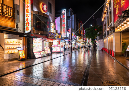 "Kanagawa Prefecture" Yokohama Chinatown / night view after rain "Kanagawa Prefecture" Yokohama Chinatown / night view after rain 95128258