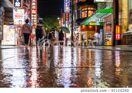 "Kanagawa Prefecture" Yokohama Chinatown / night view after rain "Kanagawa Prefecture" Yokohama Chinatown / night view after rain 95128260