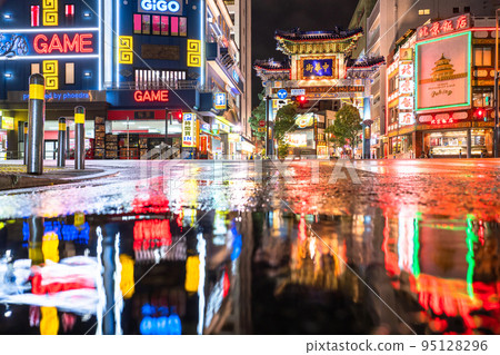 "Kanagawa Prefecture" Yokohama Chinatown / night view after rain 95128296