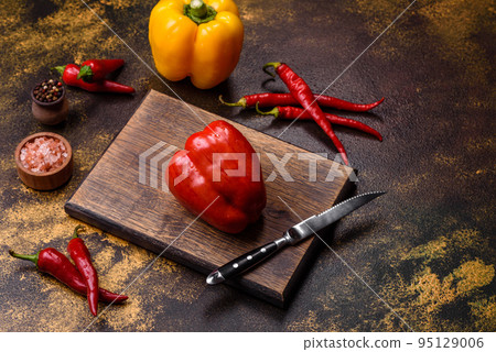 Fresh torn red sweet pepper from the autumn harvest Fresh torn red sweet pepper from the autumn harvest 95129006