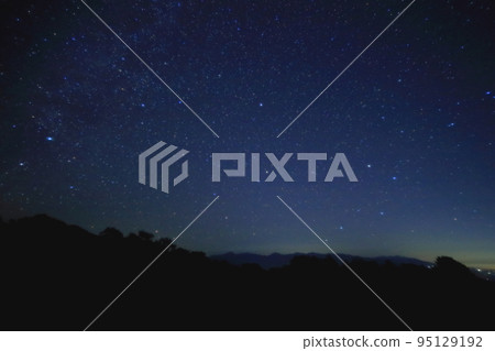 The Big Dipper in the autumn night sky / Happogahara, Yaita City, Tochigi Prefecture The Big Dipper in the autumn night sky / Happogahara, Yaita City, Tochigi Prefecture 95129192