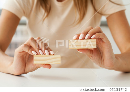 Hand of a young business woman to play wood block game with strategy and business systematic project management 95131742