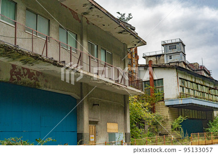 A ruined inn in Kinugawa Onsen town A ruined inn in Kinugawa Onsen town 95133057