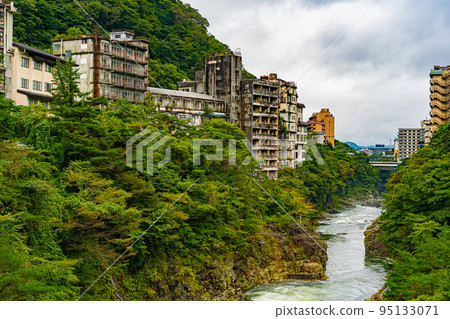 鬼怒川溫泉鎮的破舊旅館 鬼怒川溫泉鎮的破舊旅館 95133071