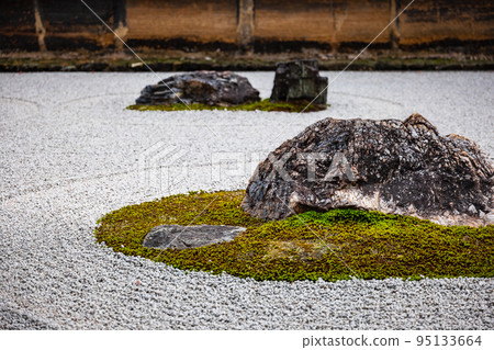 秋天的京都龍安寺石園 秋天的京都龍安寺石園 95133664