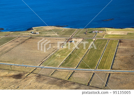 Icelandic scenic landscape 95135005