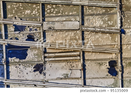 Rusty metal structure background Rusty metal structure background 95135009