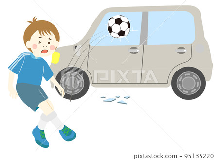 一輛汽車的車窗被一個孩子的足球砸碎了 95135220