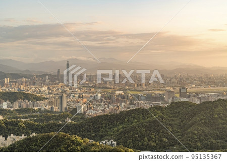 Taipei, Taiwan city skyline during the sunset. Taipei, Taiwan city skyline during the sunset. 95135367